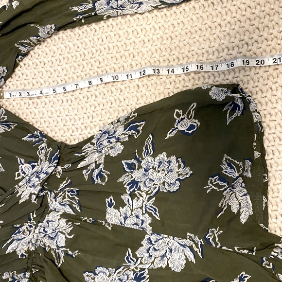 Abercrombie and Fitch green print romper size M - Picture 6 of 6